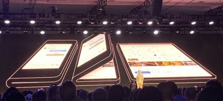 Samsung показала смартфон с гибким дисплеем Infinity Flex"