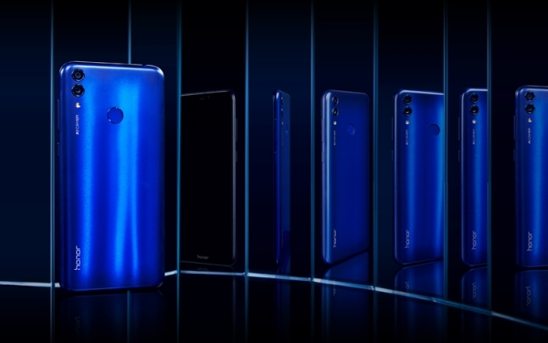 Смартфон Honor 8C с тремя камерами выйдет в России по цене 12 990 рублей"