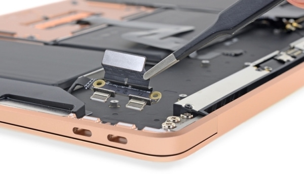 Что скрывает MacBook Air: новый ноутбук Apple препарирован"