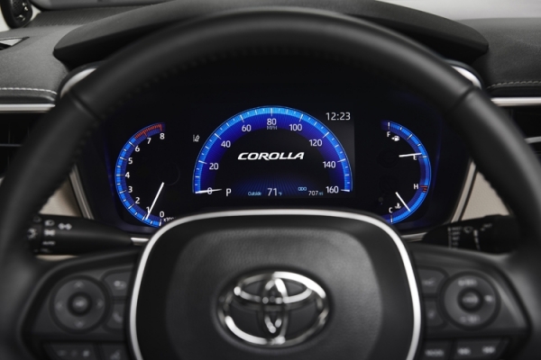 Новый седан Toyota Corolla получил 2-литровый двигатель Dynamic Force"