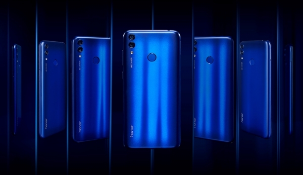 Смартфон Honor 8C с тремя камерами выйдет в России по цене 12 990 рублей"