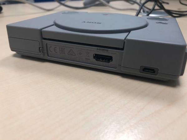  PlayStation еще никогда не была такой маленькой. Посмотрите, как отличается PS Classic от iPhone X 