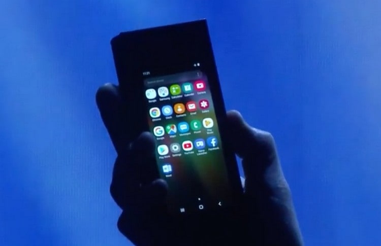 Samsung показала смартфон с гибким дисплеем Infinity Flex"