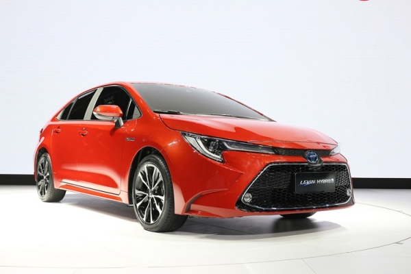 Новый седан Toyota Corolla получил 2-литровый двигатель Dynamic Force"