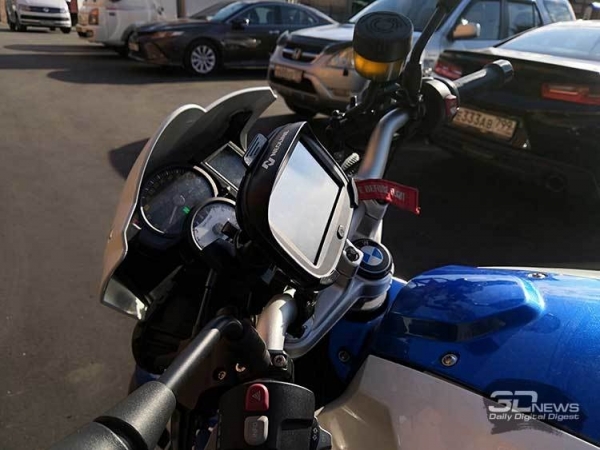 Навигатор Neoline Moto 2 для мотоцикла не боится ни дождя, ни пыльной бури"