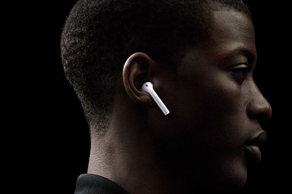 Apple может представить гарнитуру AirPods с беспроводной зарядкой в начале 2019 года"