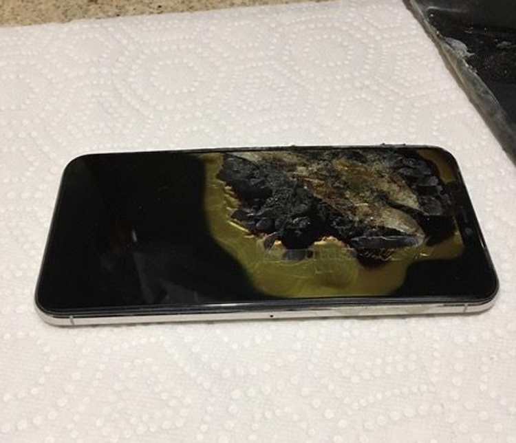 Новый iPhone XS Max взорвался в кармане у владельца"