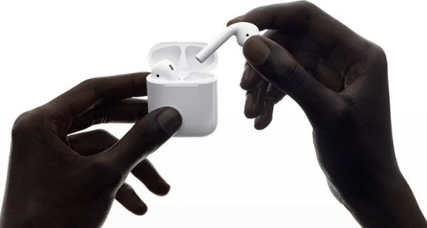 Apple может представить гарнитуру AirPods с беспроводной зарядкой в начале 2019 года"