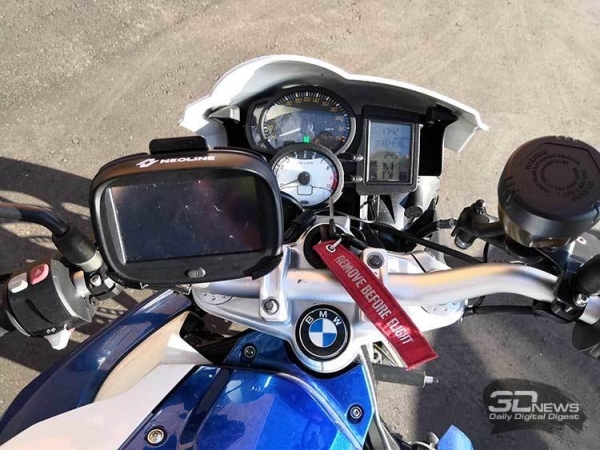Навигатор Neoline Moto 2 для мотоцикла не боится ни дождя, ни пыльной бури"