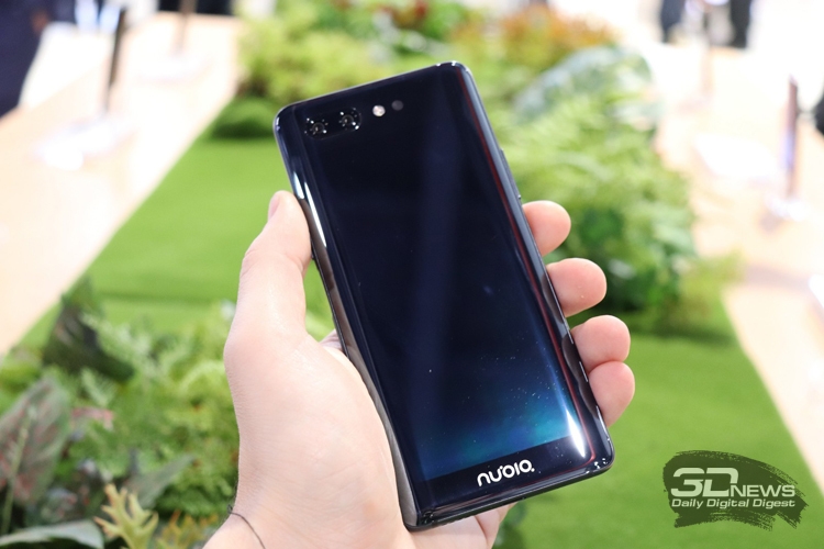CES 2019: Смартфон с двумя дисплеями Nubia X"