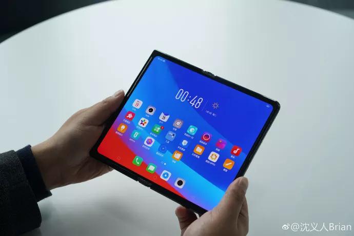 Oppo не выдержала и тоже показала свой складной телефон