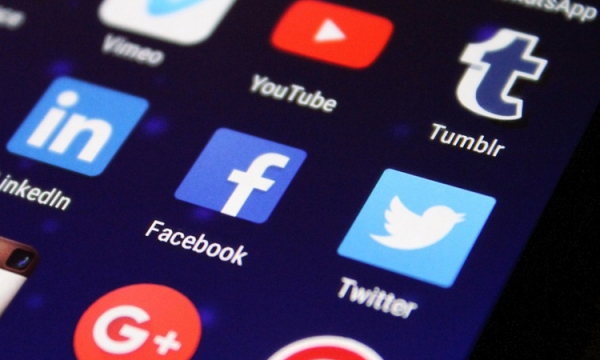 Роскомнадзор в ближайшее время определится с мерами в отношении Twitter и Facebook"