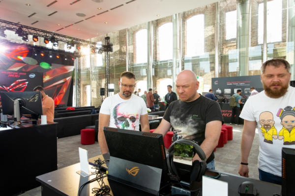 ASUS ROG RE:DEFINE 2019: флагманские ноутбуки вступают в бой"