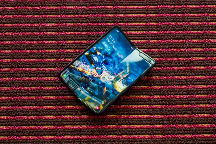 Ожидание заказавших Samsung Galaxy Fold затягивается на неопределённый срок"
