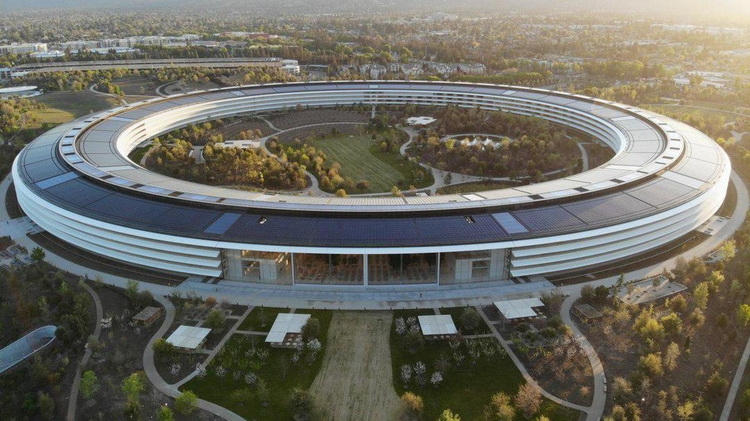 Результаты Apple за ІІ квартал: провал iPhone, успехи iPad и рекорды по сервисам"