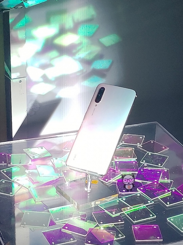 Технические характеристики и внешний вид Xiaomi Mi CC9 и Meitu Custom Edition"