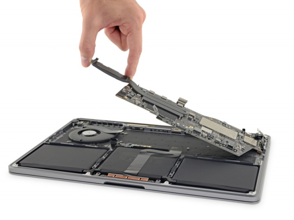 Новый ноутбук MacBook Pro 13" починить вряд ли удастся"