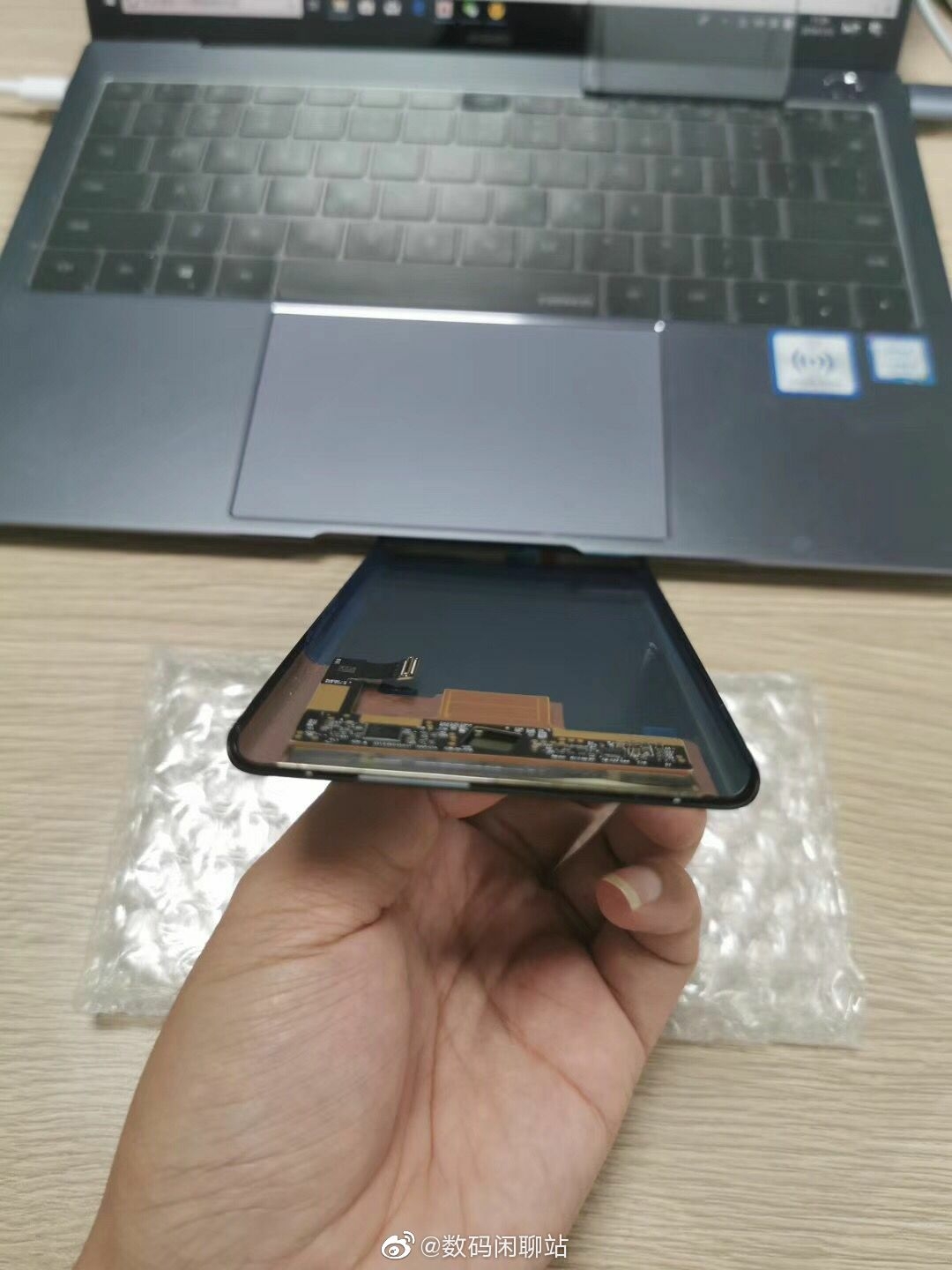 Новые утечки подтверждает изогнутый дисплей Huawei Mate 30 Pro и наличие выреза"