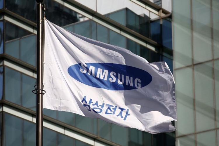 Появление смартфона Samsung с подэкранной камерой ожидается в 2020 году"