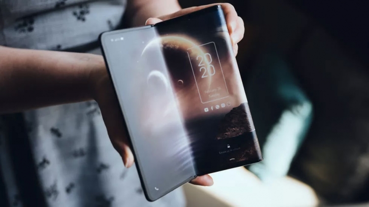 Забудьте о Galaxy Fold: TCL показала 10" концепт планшета-гармошки"