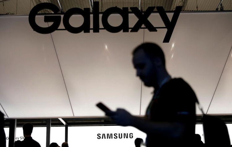 Появление смартфона Samsung с подэкранной камерой ожидается в 2020 году"