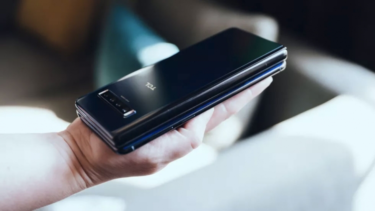 Забудьте о Galaxy Fold: TCL показала 10" концепт планшета-гармошки"