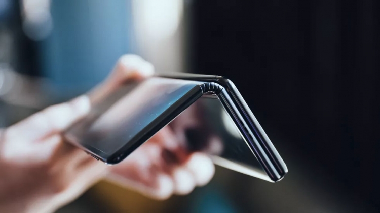 Забудьте о Galaxy Fold: TCL показала 10" концепт планшета-гармошки"