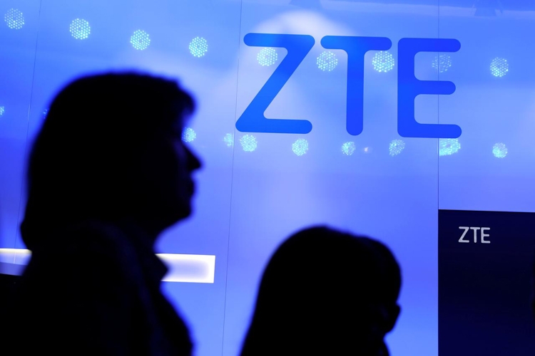 ZTE запатентовала смартфон с вращающимся блоком сенсоров"