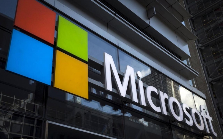 Патент говорит о разработке гаджета Microsoft Surface с гибким дисплеем"