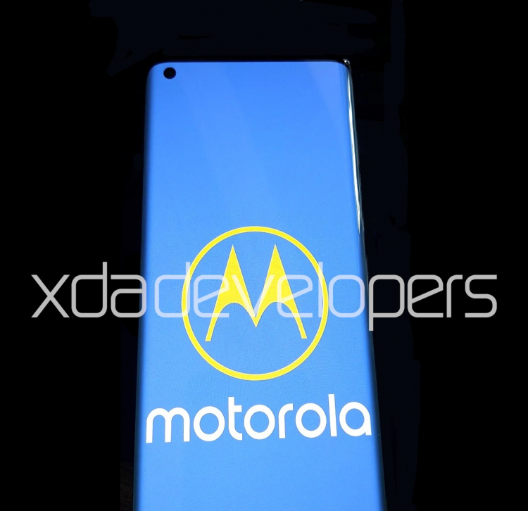 Новые флагманские смартфоны Motorola One 2020 получат экран с частотой 90 Гц"