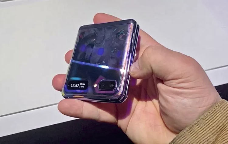 Впечатления журналистов от Galaxy Z Flip: маркий, дорогой, но гораздо лучше Fold или Razr"