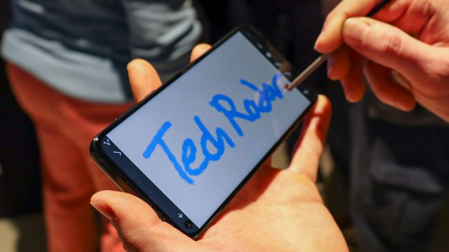 Lenovo составит конкуренцию линейке Galaxy Note от Samsung?"