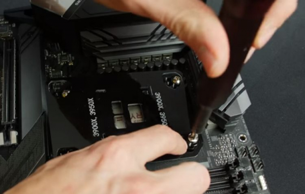 Der8auer рассказал о пользе эксцентриситета при охлаждении AMD Ryzen"