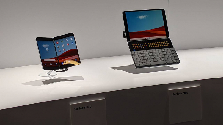 Microsoft запатентовала складное устройство с тремя экранами"