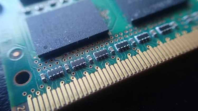 Наступает сезон дешёвых SSD: у производителей флеш-памяти переполнились склады"