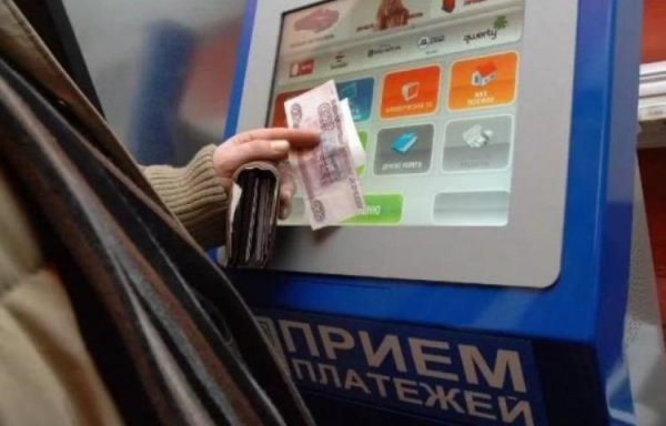 В России запретили пополнять анонимные электронные кошельки наличными. Под раздачу попали и транспортные карты"