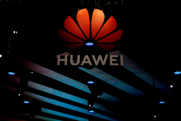 Огромная камера смартфона Huawei Mate 40 Pro показалась на фото"