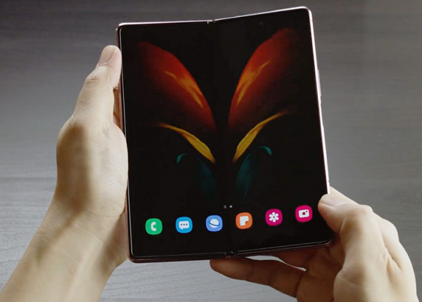 Вторая попытка: Samsung показала гибкий смартфон Galaxy Z Fold 2 с более крупными экранами"