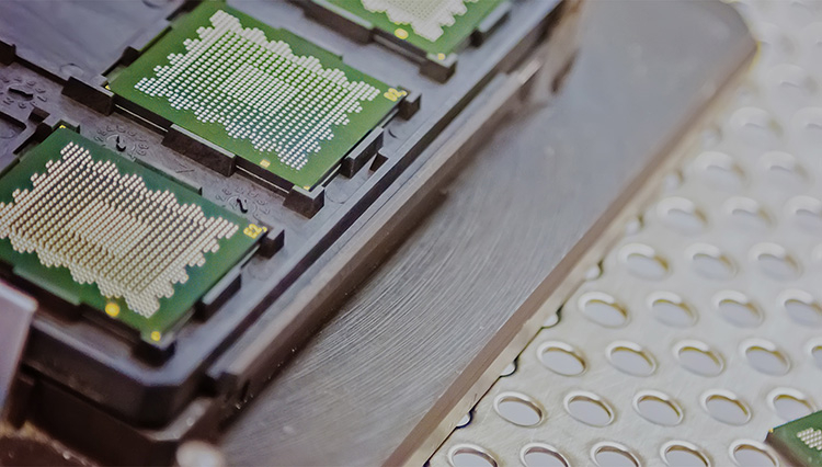 Число производителей SSD по всему миру перевалило за 200. При этом производителей HDD — всего три"