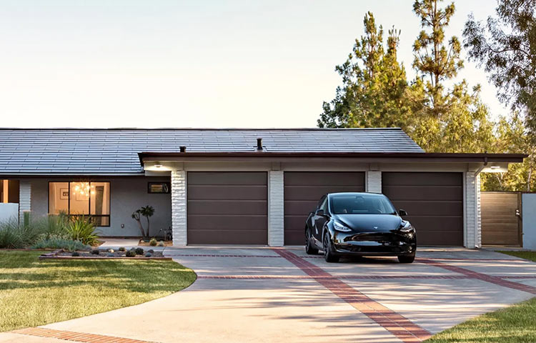 Илон Маск признал, что Tesla просчиталась с проектом солнечной кровли и компании придётся поднять цены"