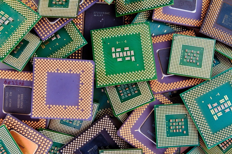 Для борьбы с дефицитом AMD и Intel инвестируют в компании, которые упаковывают и тестируют чипы"