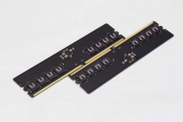 Массовое производство модулей DDR5 SDRAM запущено: в Сети появились фото серийных модулей"
